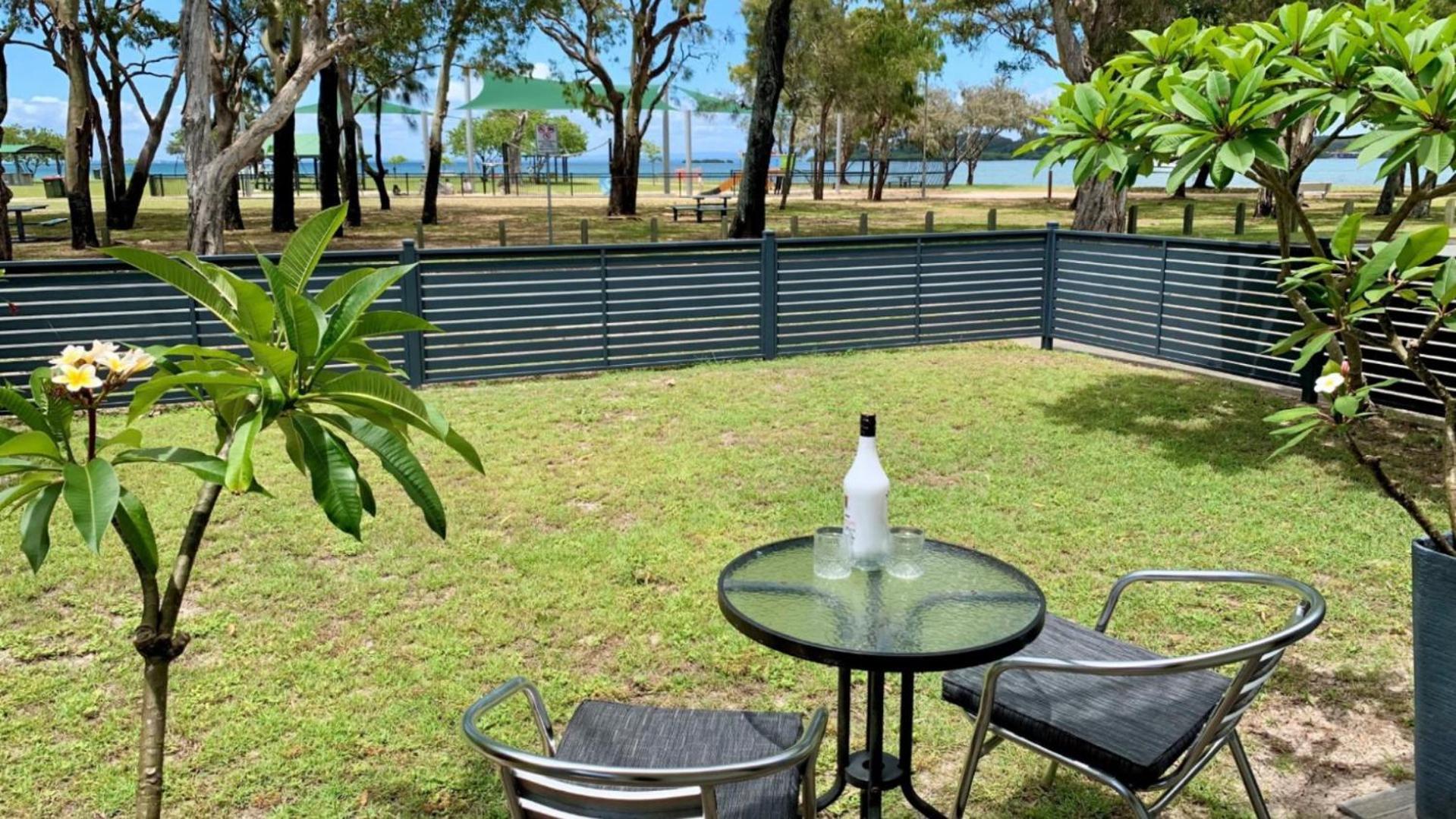 Charm And Comfort In This Ground Floor Unit With Water Views! Welsby Pde, Bongaree Екстериор снимка