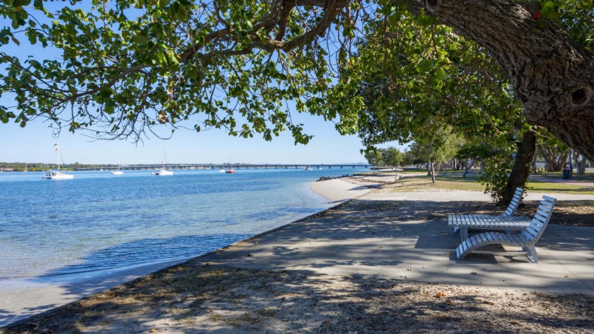 Charm And Comfort In This Ground Floor Unit With Water Views! Welsby Pde, Bongaree Екстериор снимка